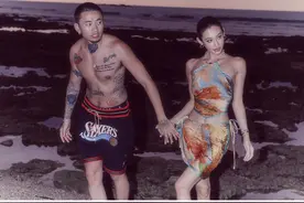 马思唯和女友晒海边泳装照，男方遭调侃“副业是星探，每次找的女友都这么好看”图片