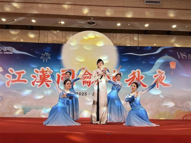 湖北省博“中秋夜宴”吸引留学生沉浸体验