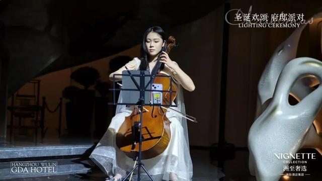 带娃去杭州新开的奢华酒店，参加圣诞亮灯仪式