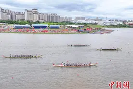 2025中国南昌国际龙舟赛开幕 群“龙”争霸点亮“英雄城”图片
