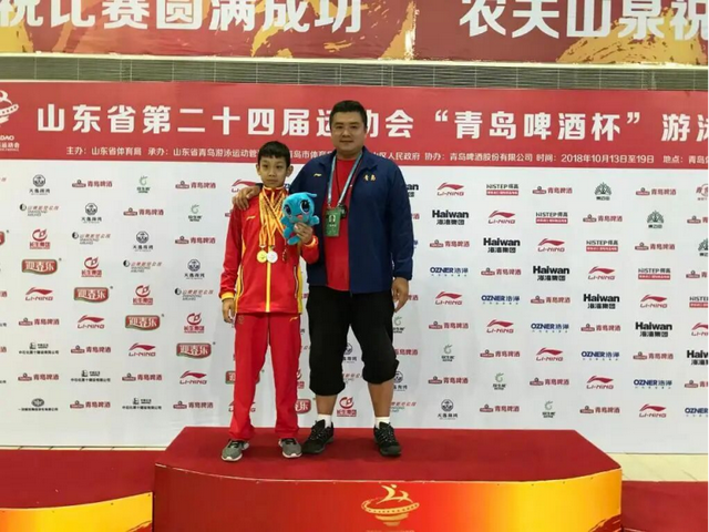 十五运泳池上演“神仙打架”，18岁张展硕再力压孙杨潘展乐，这匹黑马憋了多少大招？