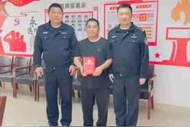 绍兴一司机跳6米高桥救母女，被认定见义勇为图片