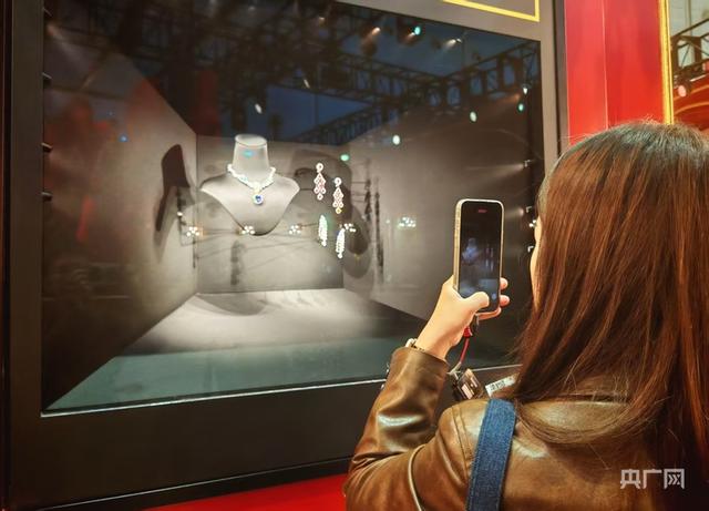 进博时刻丨开放之门，科技之窗：第八届进博会开启全球机遇