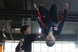 宁夏银川：跑酷少年乐享假期图片