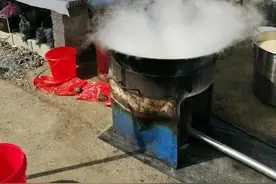 好想痛痛快快地，喝上一碗香喷喷热腾腾的大锅羊汤图片