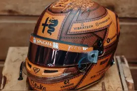 2023F1美国大奖赛 周冠宇晒牛仔风头盔图片