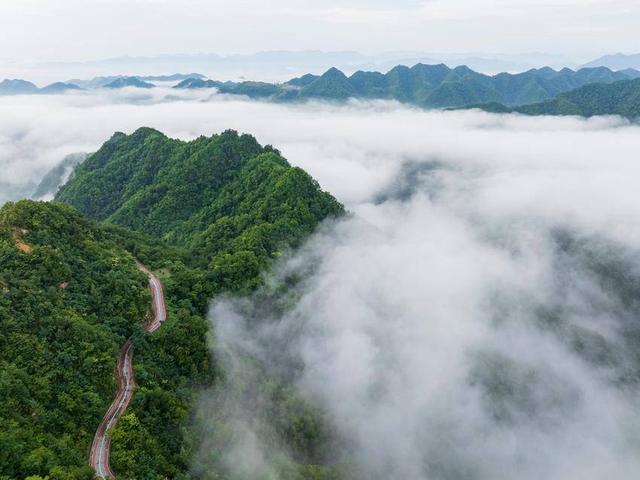 保康：云海漫山巅 泼墨绘仙卷