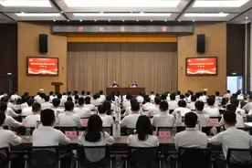 陈云出席中国中铁2024年新入职员工示范培训班和二级企业干部人事部门负责人能力素质提升培训班开班式图片