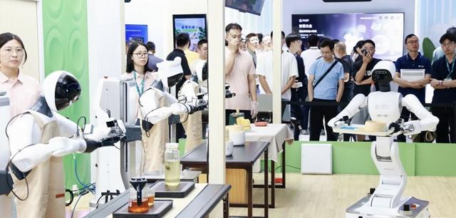 灵犀智能体、超级数智员工……中国移动全球合作伙伴大会变AI嘉年华