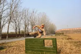 退伍之前，他拿下七连冠！图片