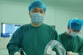 湘西北首例！男子四肢麻木、站立不稳，常德一医新式内镜技术解除颈椎脊髓受压图片