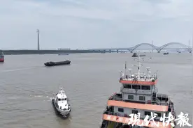 汽渡船上新能源汽车起火、船舶航行中失控怎么办？来看这场应急演练图片