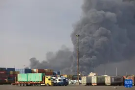 伊朗港口爆炸已致25死逾千受伤　大部分火情已扑灭图片