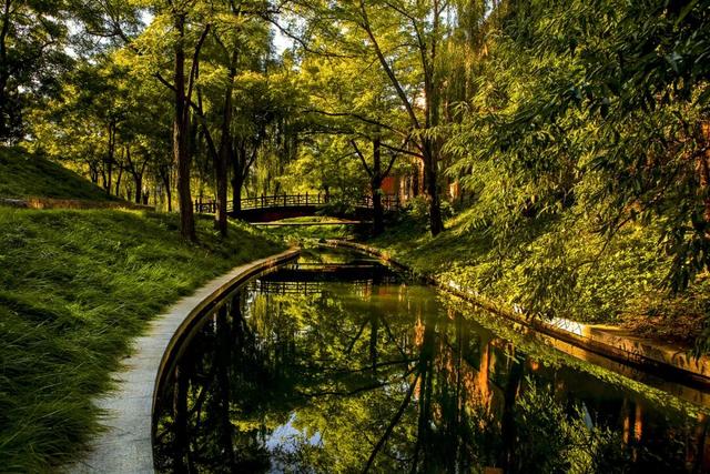 不必扎堆地坛公园！东城区赏秋攻略，一图收藏