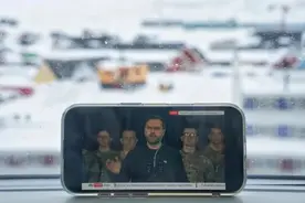 不装了!美国副总统万斯直接登上了格陵兰岛图片