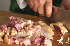 传统美食焕发新活力，他用音乐“腌”出更美味的虎头鸡图片