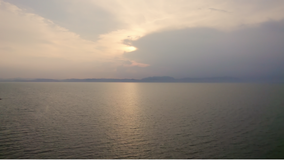 滇池畔的旅居者丨“清华光头强”的海晏村慢生活