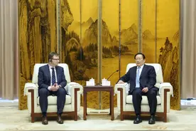 王忠林李殿勋会见参加2025“相约春天赏樱花”经贸洽谈活动嘉宾和企业代表 开放引领发展 合作共赢未来图片