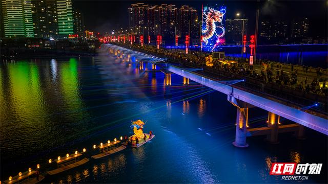 年味浸润山水之间 春节假期张家界主要景区接待游客56.43万人次