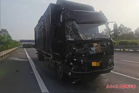 高速上打开定速巡航模式后，司机睡着了……图片