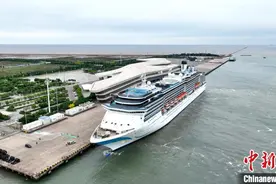 “地中海号”邮轮靠泊天津 近800名外籍旅客入境享新政便利图片