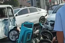 江苏泗洪一学校旁发生交通事故致2死4伤 警方通报：男子送妹妹上学突发疾病图片