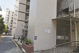 ​主题教育进行时 | 旧楼装电梯解困“悬空老人”图片