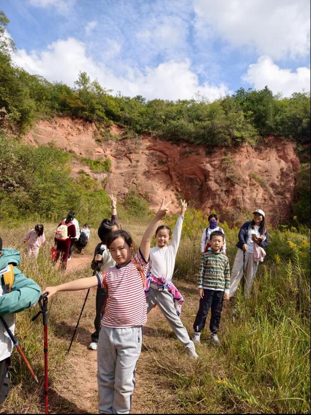 淮阴师范学院第一附属小学：相伴登秋山 温情满重阳