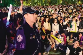 以实际行动弘扬志愿服务精神 志愿者为兰州“黄河大合唱”锦上添花图片