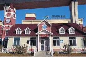 外设报时钟塔、内设引导系统和盲道，沈阳网红公厕又“上新”图片