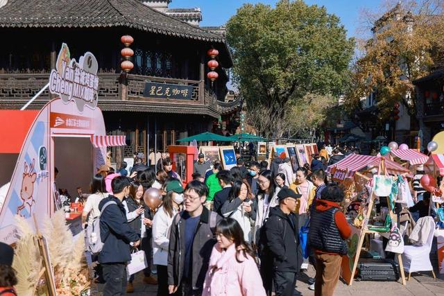 跟着高铁游盐城 看鹿、观鸟、听戏、品鲜