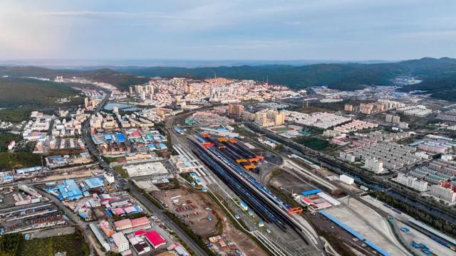 人气爆棚！这座“火车拉来的城市”，火了