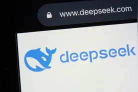 GPT-4下岗了，上海高校和企业用DeepSeek开发大模型和智能体图片