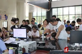 江华：外省户籍考生30分钟拿到临时身份证图片