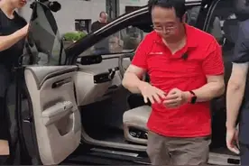 周鸿祎再谈被车门夹手：成了顽固性旧伤图片