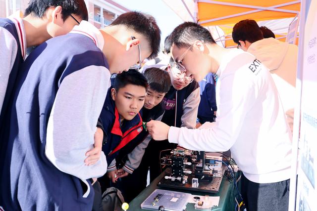 郑州大学举办科普开放日活动