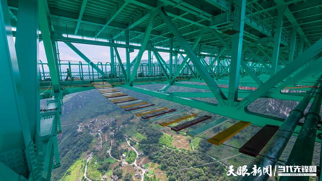 桥旅融合新典范！花江峡谷大桥串联黄金旅游带