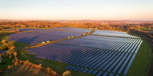 AI数据中心的万亿大基建时代：美国GDP增长全靠它