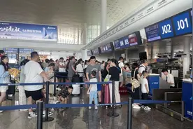 国内航班往返票价均不高，国际航班涨幅明显，国庆机票价格呈两极分化图片