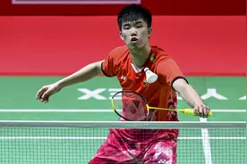 印尼羽毛球大师赛：翁泓阳首轮晋级图片