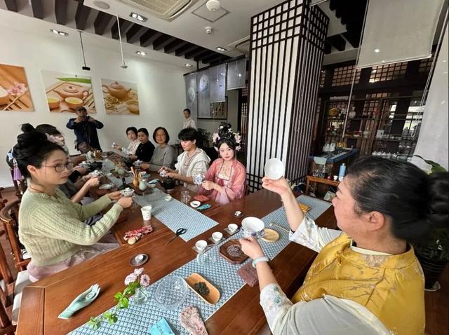全是干货！逛市集、游茶船、学茶课！茶文化旅游节游玩指南→