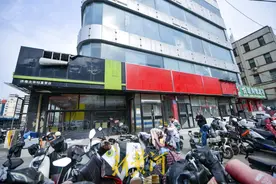 紧邻济南站，济南天龙大厦一楼底商多家业户搬迁腾房图片