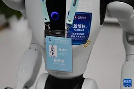 新华全媒+丨科技办会——探馆2025中关村论坛年会图片