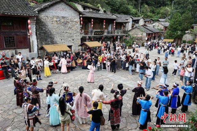 贵州安顺：民众走进云山屯感受六百年大明遗韵