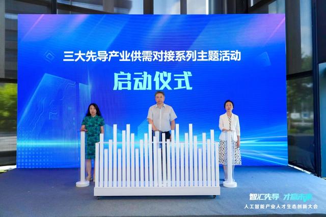 上海“大零号湾”双子塔年底竣工，将布局机器人产业