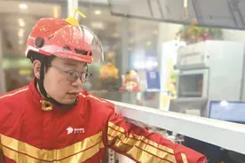 让“赶时间的人”未来更有保障！江苏首单外卖骑手“五险一金”参保案例完成签约图片