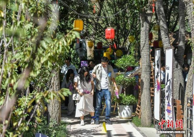 乌鲁木齐：近400名青年男女参加七夕单身派对
