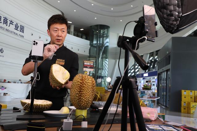 投运3年密织航线网，花湖机场货邮吞吐超200万吨
