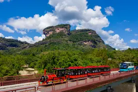 武夷山景区开启“暑期档” 中、高考生观光车票享10元特惠图片