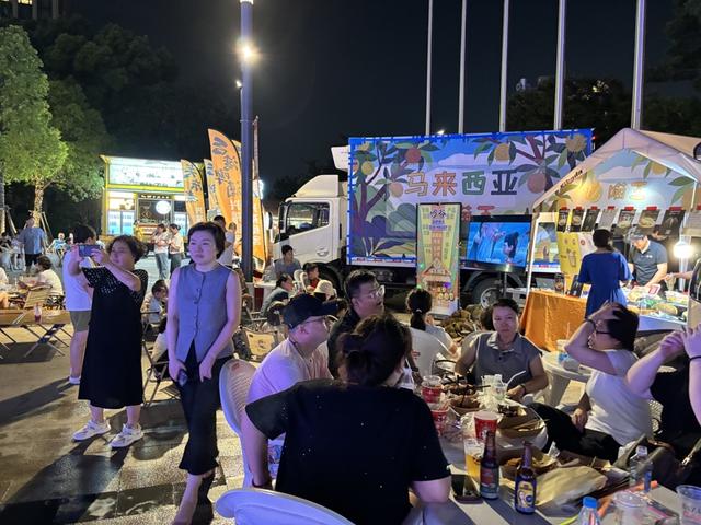 从水岸到露台，从广场到小巷，上海之夏“夜”态万千